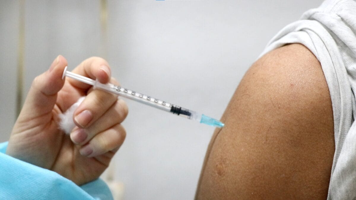 SC alerta para vacinação após registro de 36 casos e sete mortes por meningite em 2025