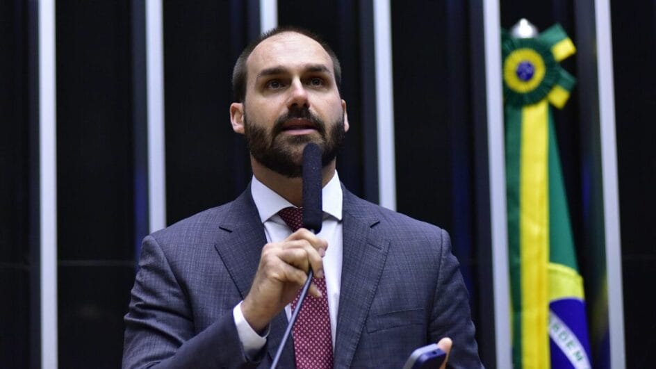 Eduardo Bolsonaro fala na câmara dos Deputados em deliberação do Projeto de Lei do Congresso Nacional n° 4 de 2023 (PLDO 2024).
