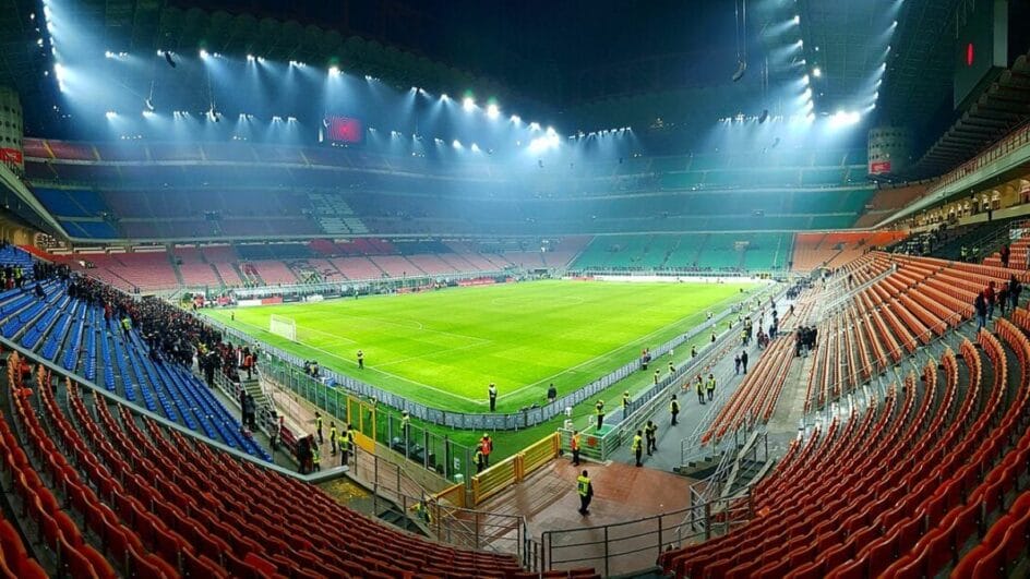 Visão panorâmica do San Siro (Foto: D7ckon, Wikimedia Commons, banco de imagens)