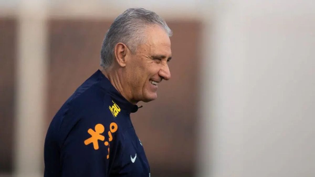 Tite durante treino na Seleção Brasileira