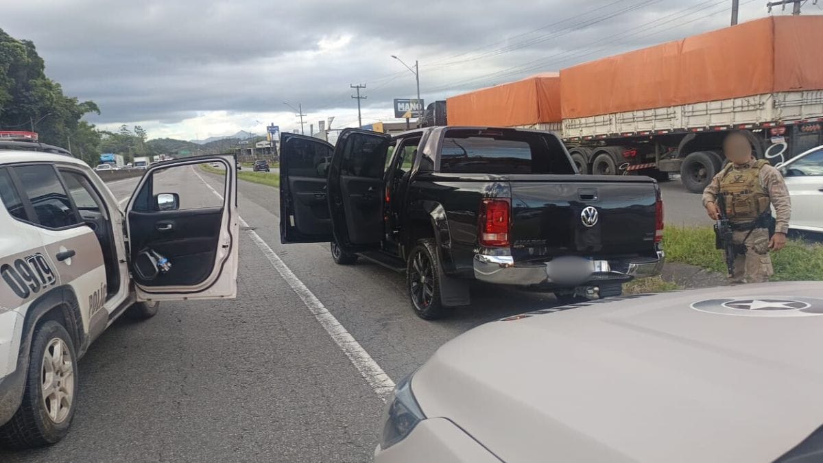 Veículo envolvido em triplo homicídio é encontrado na BR-101, em Joinville (3)