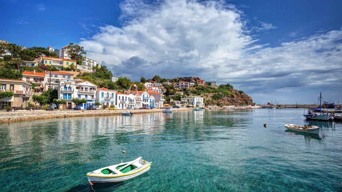 Vila de Evdilos, em Ikaria, na Gr&eacute;cia