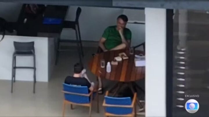 Deputado federal Nikolas Ferreira (PL) visitou o ex-presidente Jair Bolsonaro (PL) durante prisão domiciliar