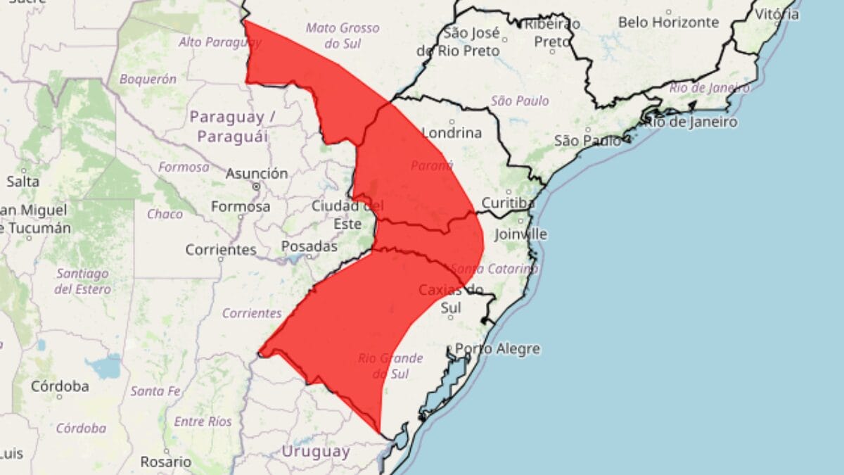 Mapa mostra parte de Santa Catarina, Rio Grande do Sul, Paraná e Mato Grosso do Sul em alerta vermelho para tempestades.