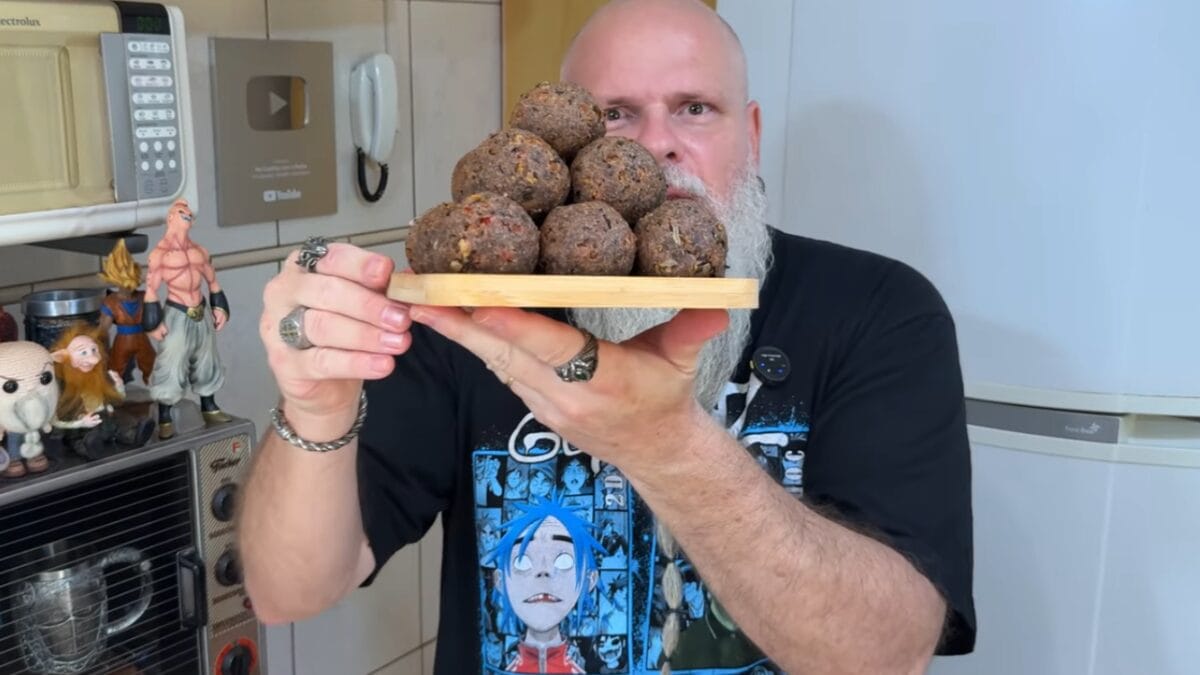 Bolinho de feijão com bacon e muçarela