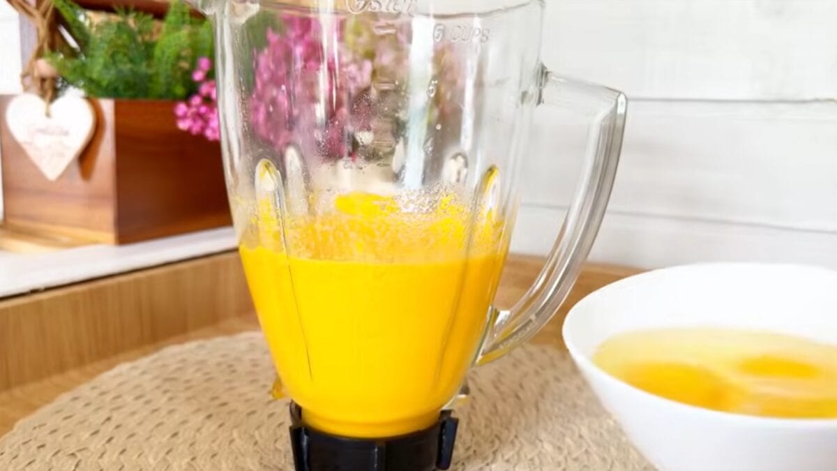 Massa de bolo de cenoura em liquidificador