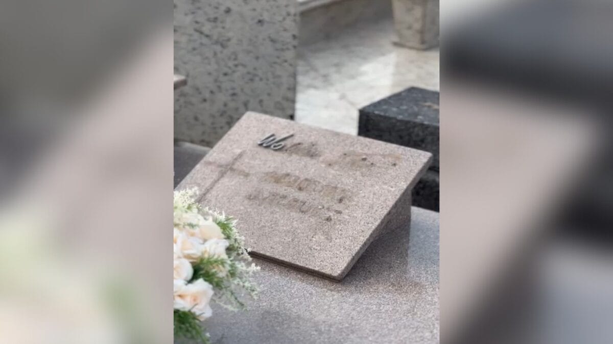 "Arrastão": Cruzes, letras e fotos são furtadas em cemitério da Grande Florianópolis (Foto: Prefeitura de São Pedro de Alcânatra, Reprodução)