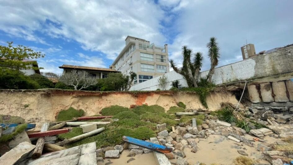 Bairro dos Ingleses foi o mais atingido em Florianópolis pela maré alta (Foto: Morgana Fernandes, NSC TV)