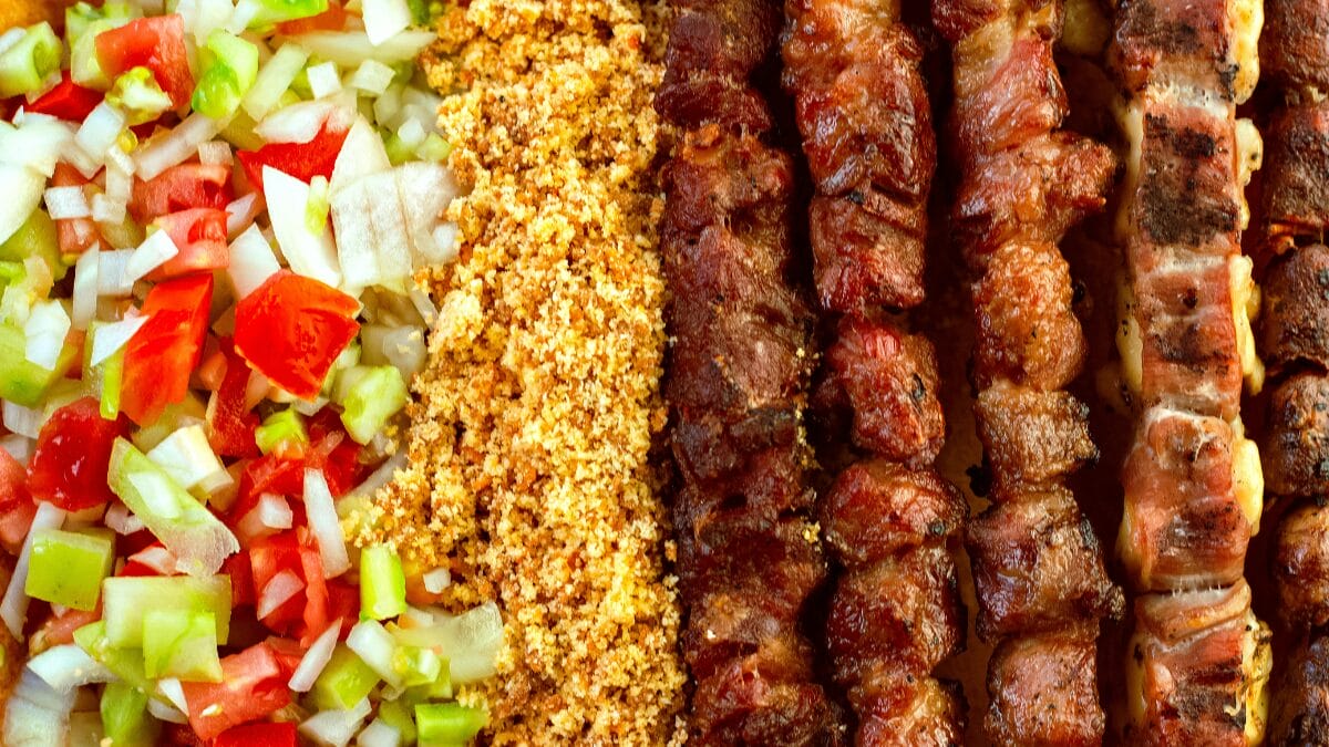 Essa farofa crocante vai roubar a cena no seu próximo churrasco