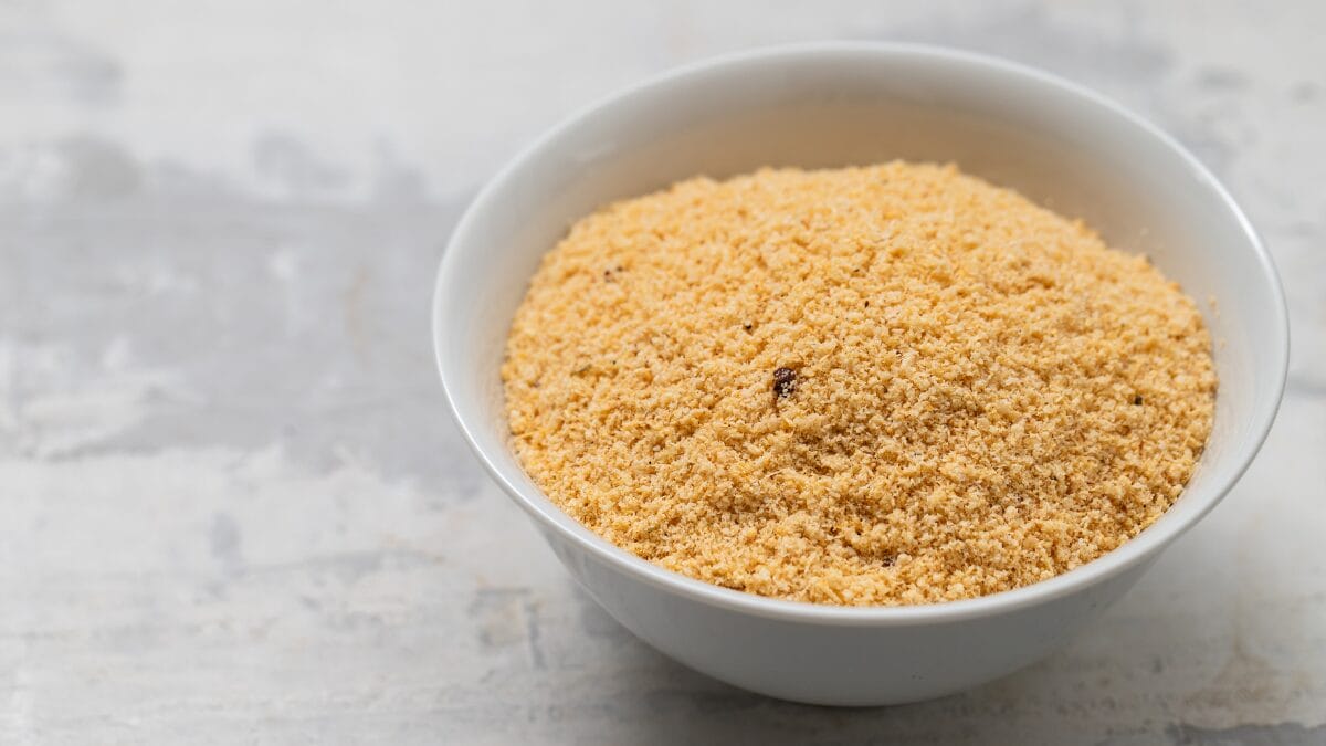 Essa farofa crocante vai roubar a cena no seu próximo churrasco