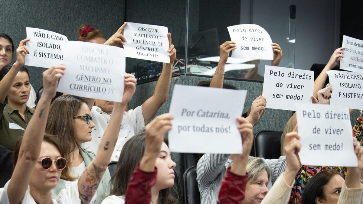 Manifestações vêm acontecendo desde a morte de Catarina, em Florianópolis (Foto: Rodrigo Corrêa , Agência AL