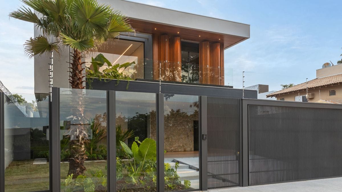 Fachada de vidro vs grades