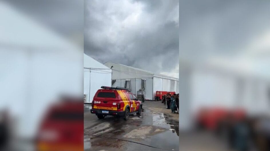 Fumaça era visível do lado de fora da estrutura (Foto: @ralferr, Redes sociais, Reprodução)