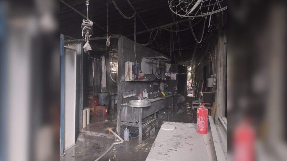 Incêndio aconteceu em fábrica de lustres e luminárias (Foto: CBMSC, Divulgação)