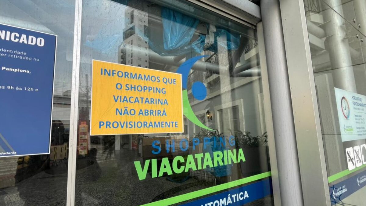 "Perda e incerteza": Lojistas relatam drama após incêndio atingir shopping na Grande Florianópolis. (Foto: Morgana Fernandes, Reprodução)