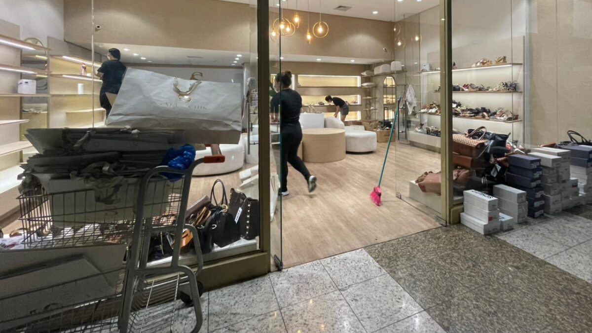 "Perda e incerteza": Lojistas relatam drama após incêndio atingir shopping na Grande Florianópolis. (Foto: Morgana Fernandes, Reprodução)