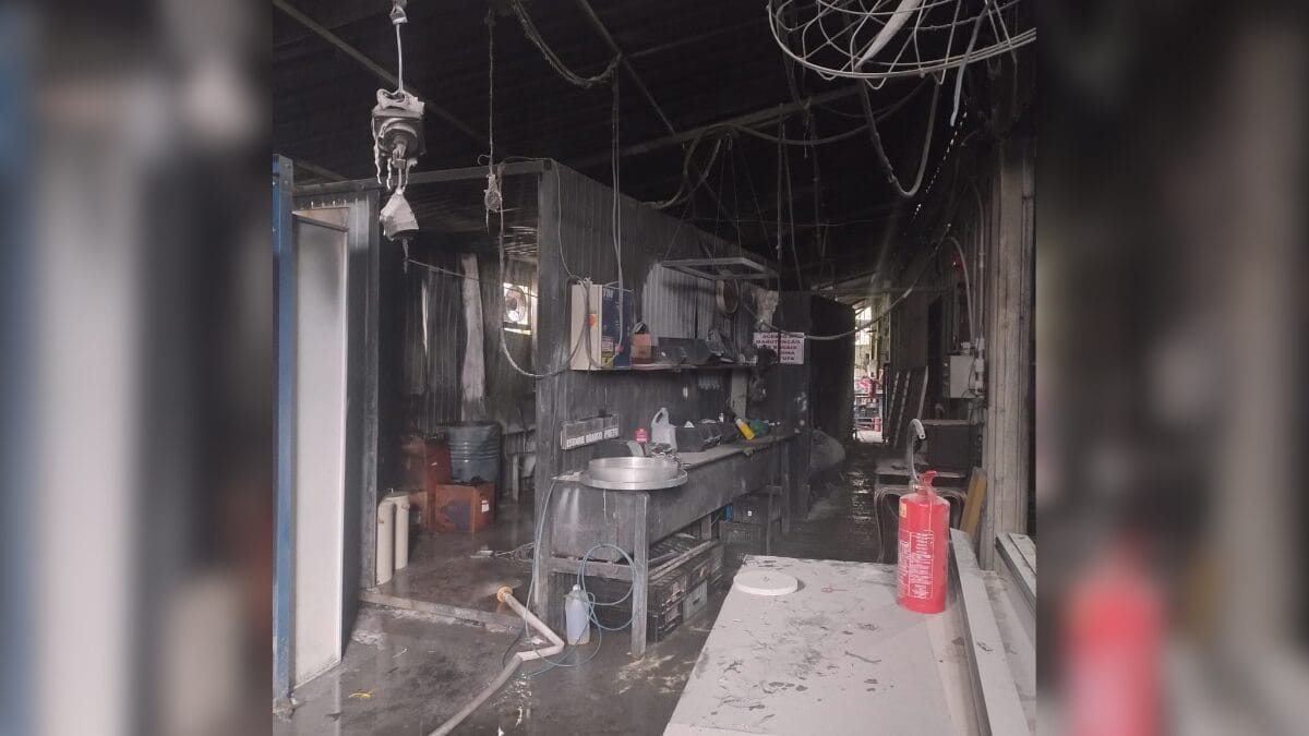 Incêndio aconteceu em fábrica de lustres e luminárias (Foto: CBMSC, Divulgação)