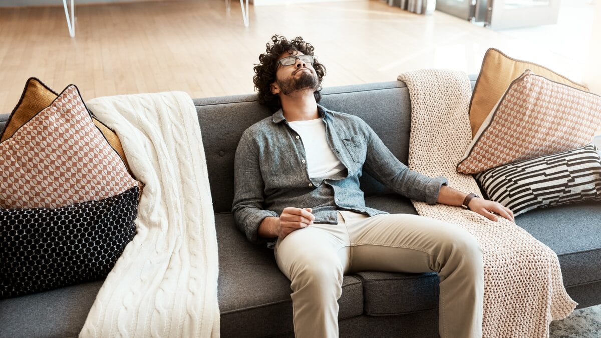 Homem com cansaço sem fazer nada