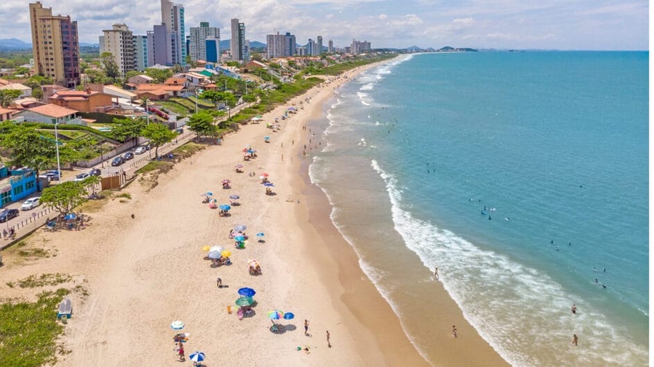 orla da praia de piçarras