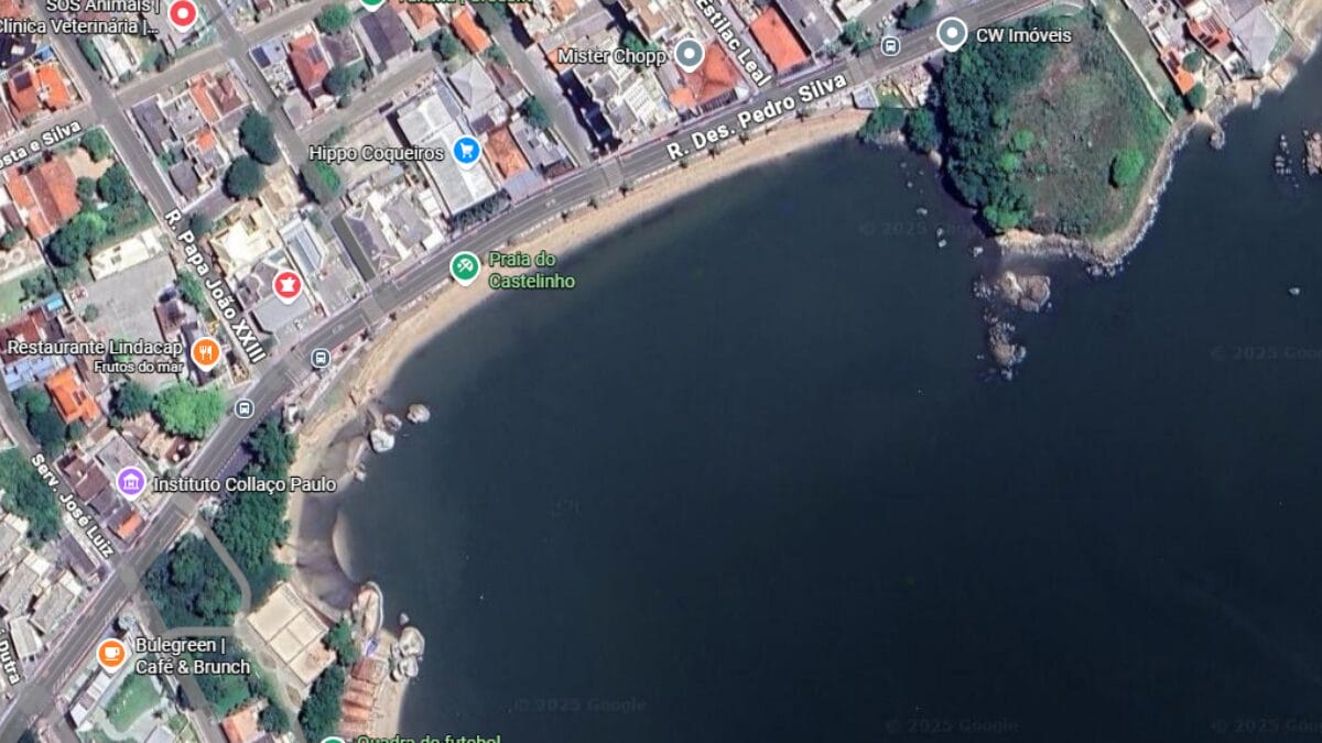 Coqueiros ficou conhecido como Praia do Cagão.(Foto: Google Maps, Reprodução)