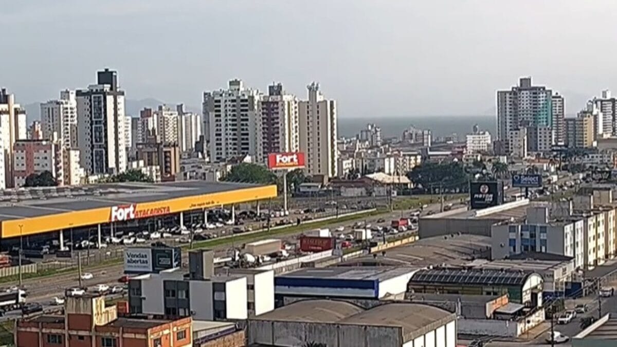 Trânsito estava praticamente parado na rodovia na tarde desta quinta-feira (13) (Foto: CBN Floripa, Reprodução)