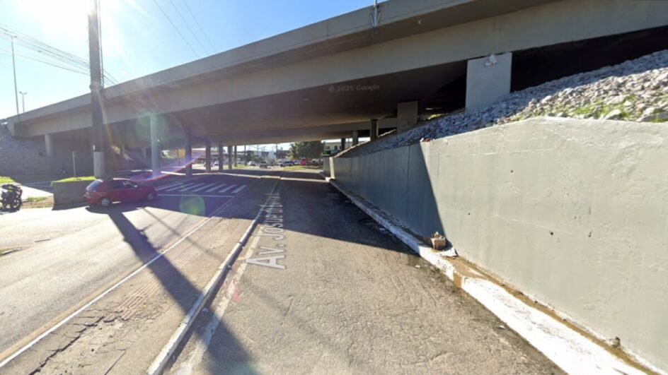Fuga aconteceu a partir do viaduto do Chico Mendes, em Florianópolis (Foto: Google Street View, Reprodução)