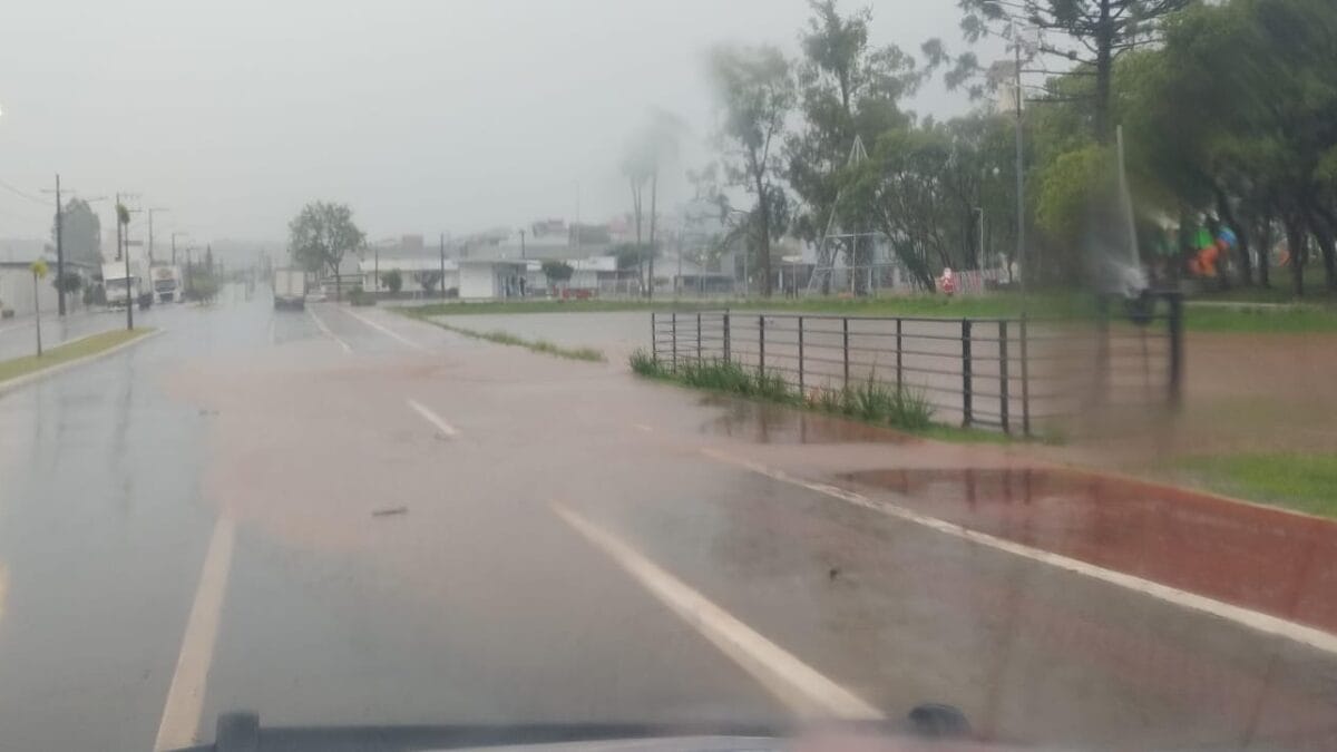 Chuvas causam estragos no Oeste de SC