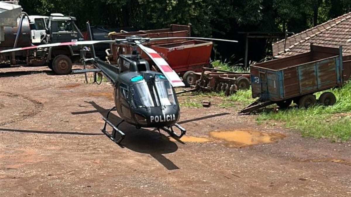 Caminh&atilde;o que tombou em Arvoredo