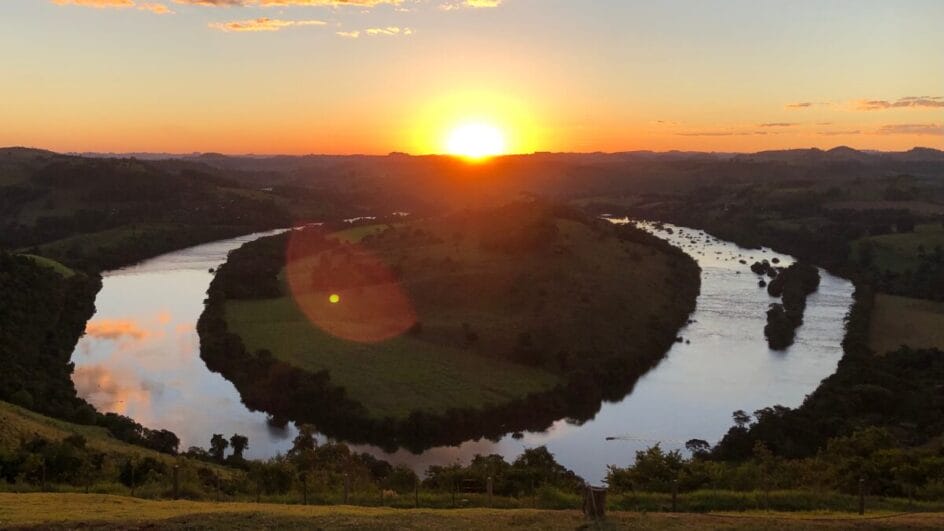 Rio com formato de “Volta do Dedo”