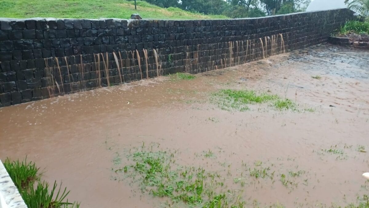 Chuva em Faxinal dos Guedes