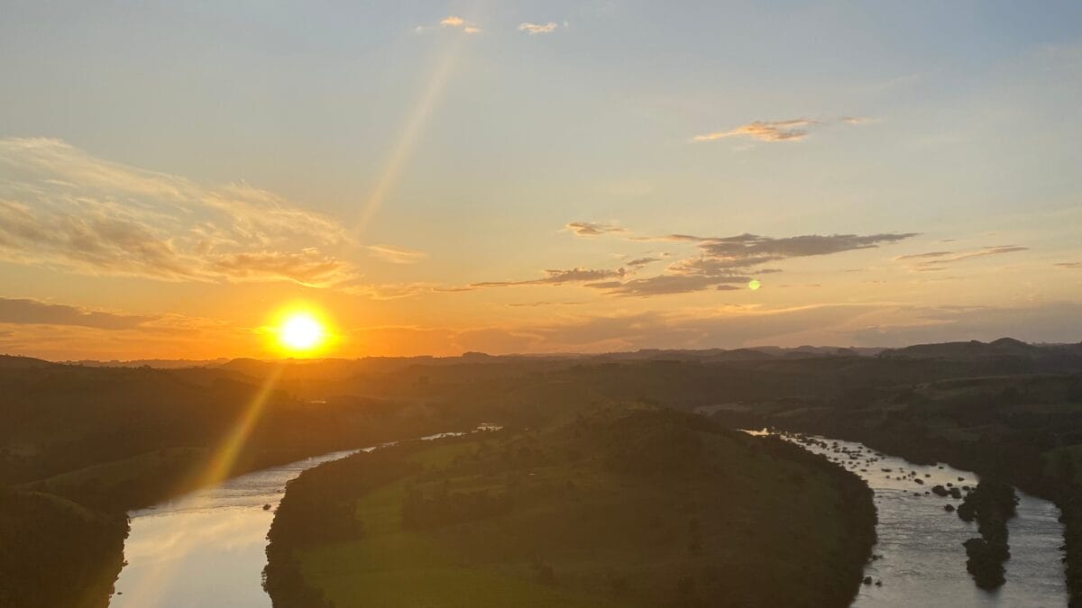 Rio com formato de “Volta do Dedo”