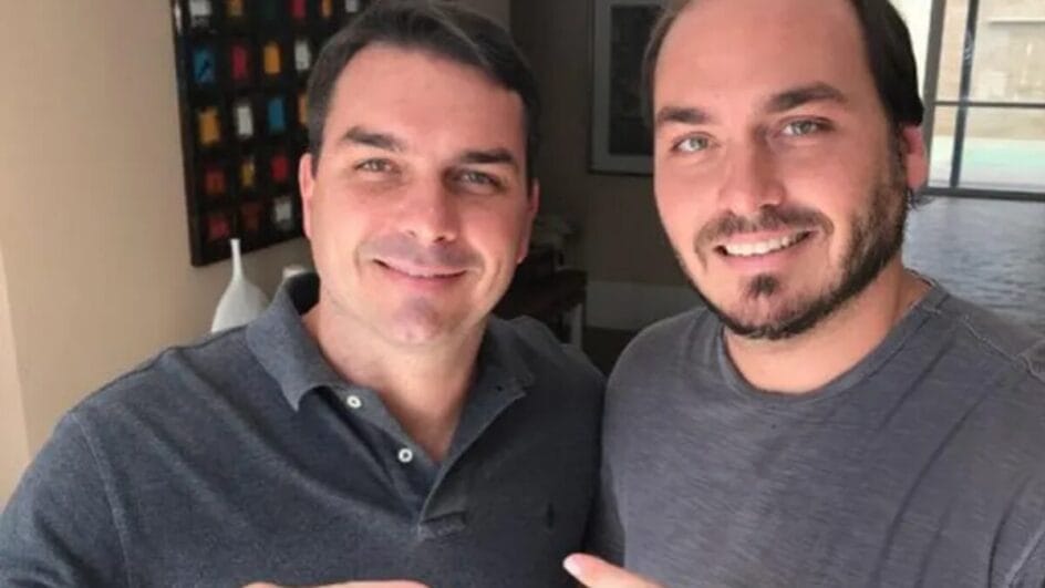 Carlos Bolsonaro e Flávio Bolsonaro