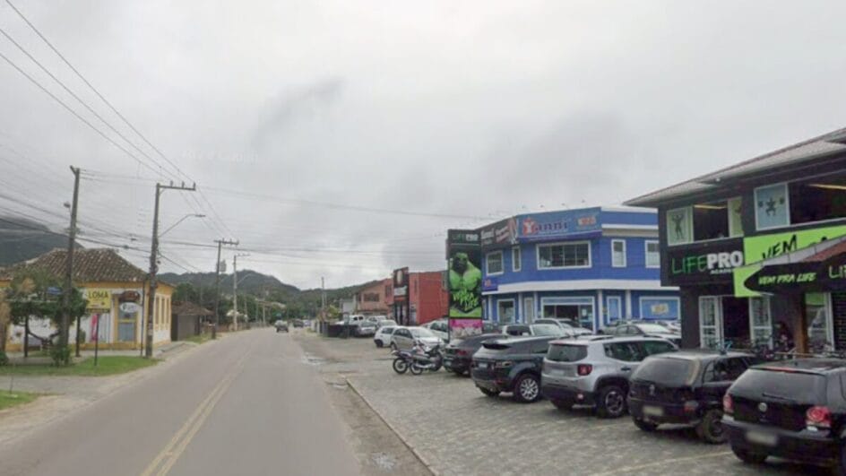 Ciclista fica em estado grave após ser atropelada e motorista foge do local, em Florianópolis