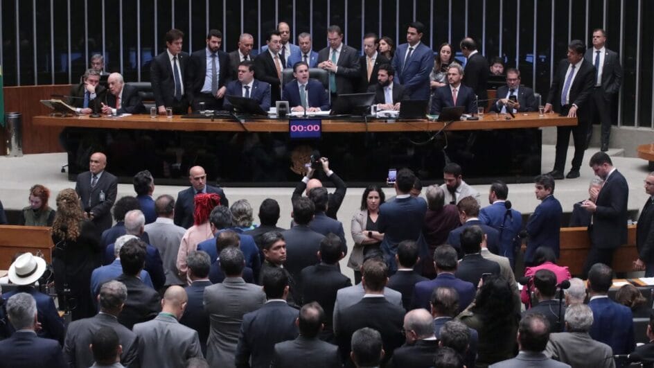 Discussão e votação de propostas legislativas.