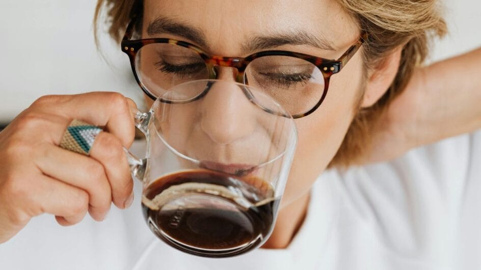 Consumo de café está associado a um envelhecimento mais lento; veja a quantidade