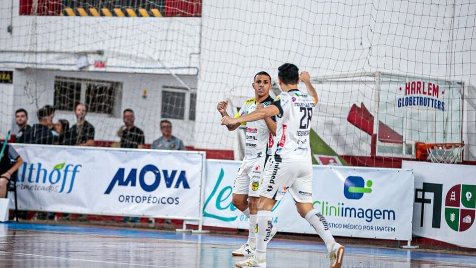 Jaraguá vence o Criciúma e tem vantagem na semifinal da Série Ouro