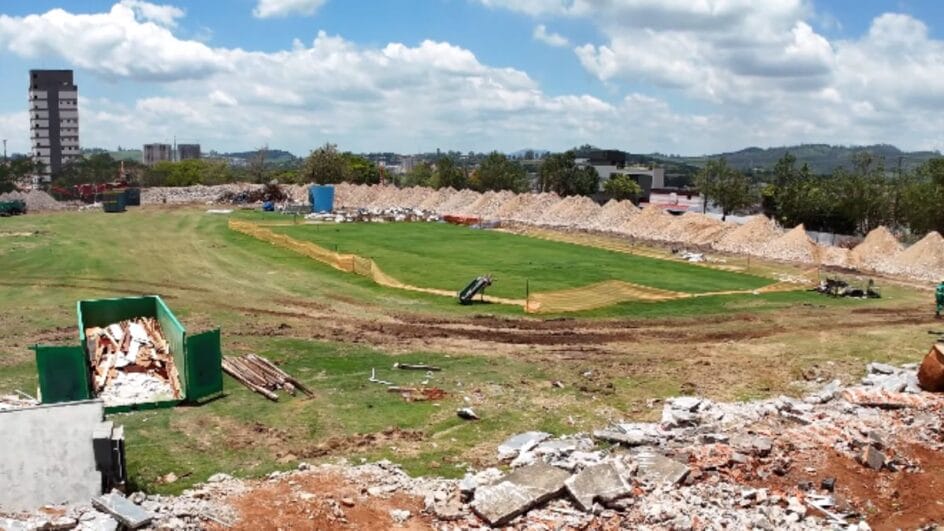 Não sobrou nada em pé no antigo estádio do Bragantino (Foto: BP Drones, Reprodução)
