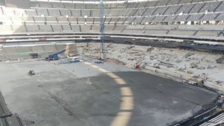 Obras no estádio Azteca, que será palco da cerimônia de abertura da Copa do Mundo 2026