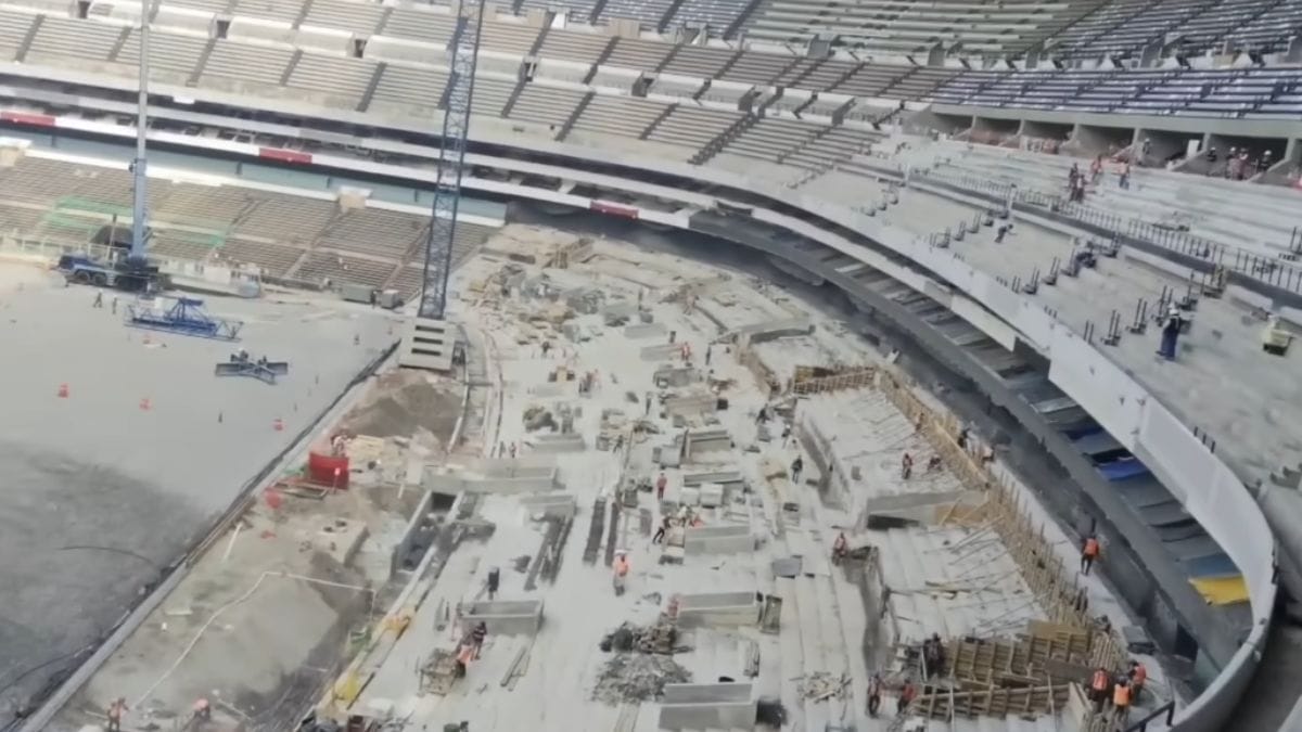 Obras no estádio Azteca, que será palco da cerimônia de abertura da Copa do Mundo 2026