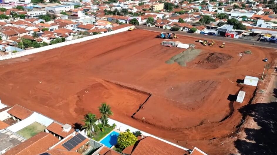 Estádio da Fazendinha, antiga casa do Boa Esporte, foi demolido (Foto: Mega Drone Imagens Aéreas, Youtube, Reprodução)