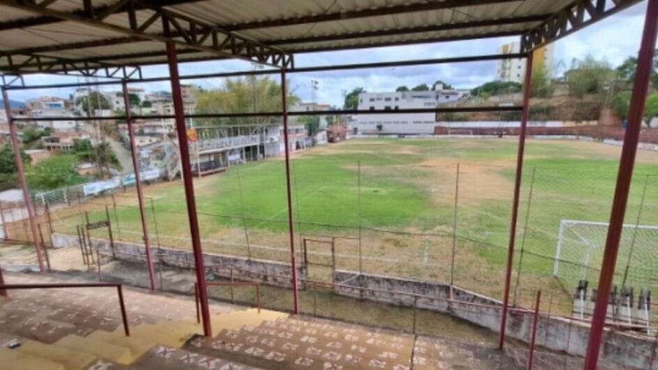 Estádio Nassri Mattar, localizado em Teófilo Otoni (Foto: Thais Teixeira Leilões, Reprodução)