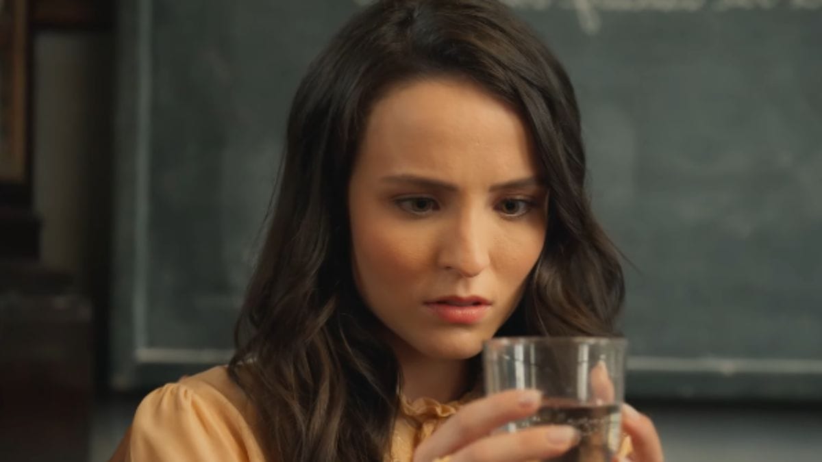 Estela liga voz de Ernesto ao passado