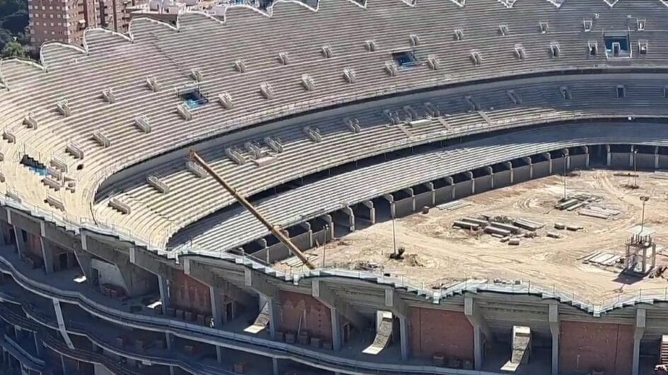 Estádio ficou abandonado por quase 15 anos (Foto: @AmuntMestalla, Youtube, Reprodução)
