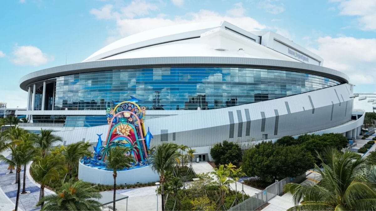 Exterior do LoanDepot Park, casa do Miami Marlins