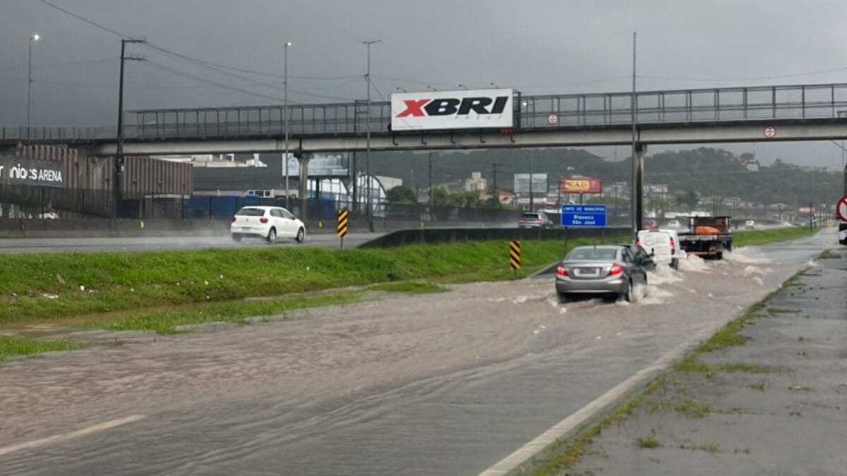 Alagamento na região entre São José e Biguaçu