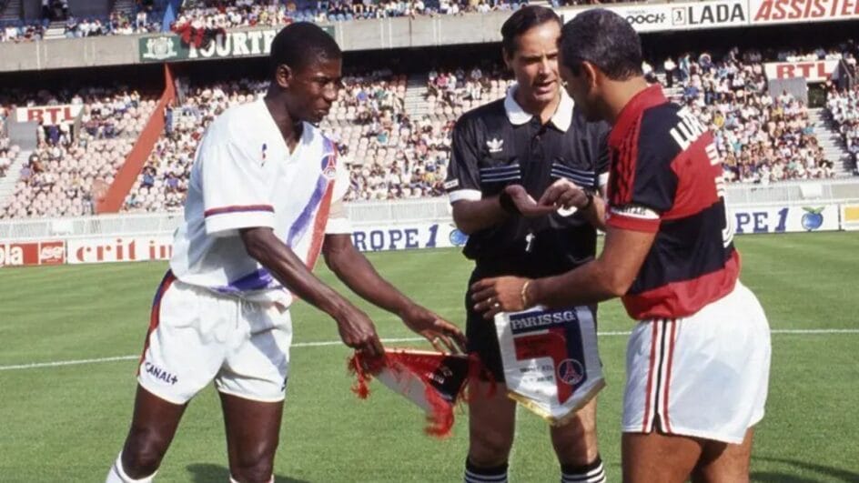 Flamengo e PSG em duelo amistoso (Foto: Divulgação, CBF)