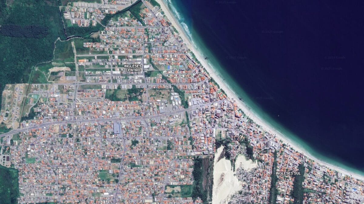 Praia dos Ingleses em 2025, em imagem de satélite