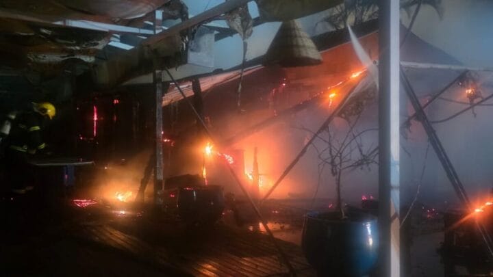 Incêndio quase destroí restaurante em marina no Norte de Ilha, em Florianópolis