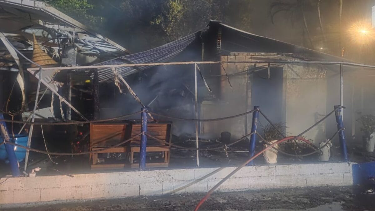 Incêndio quase destroí restaurante em marina no Norte de Ilha, em Florianópolis
