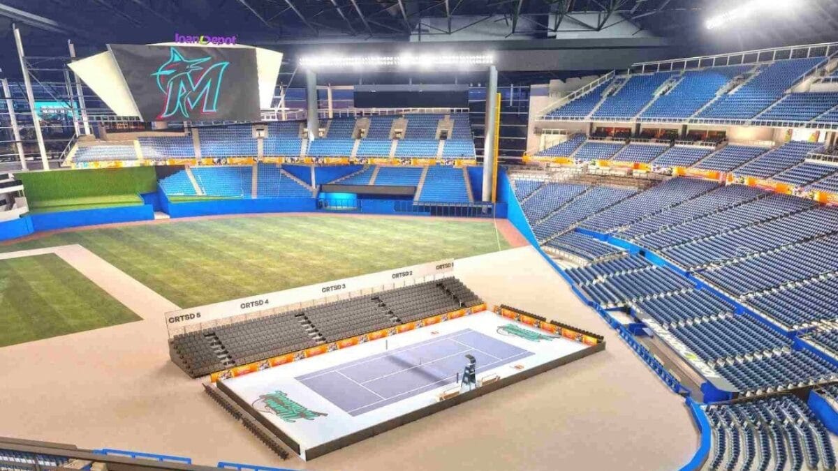 Interior do LoanDepot Park, casa do Miami Marlins